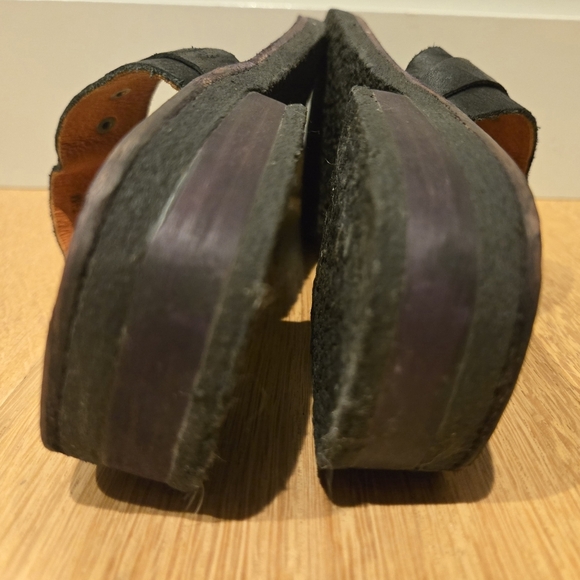 FRYE Riven LEATHER SANDAL Thong 7.5 Southwest Stud Western Coastal Cowgirl EUC - Picture 5 of 15